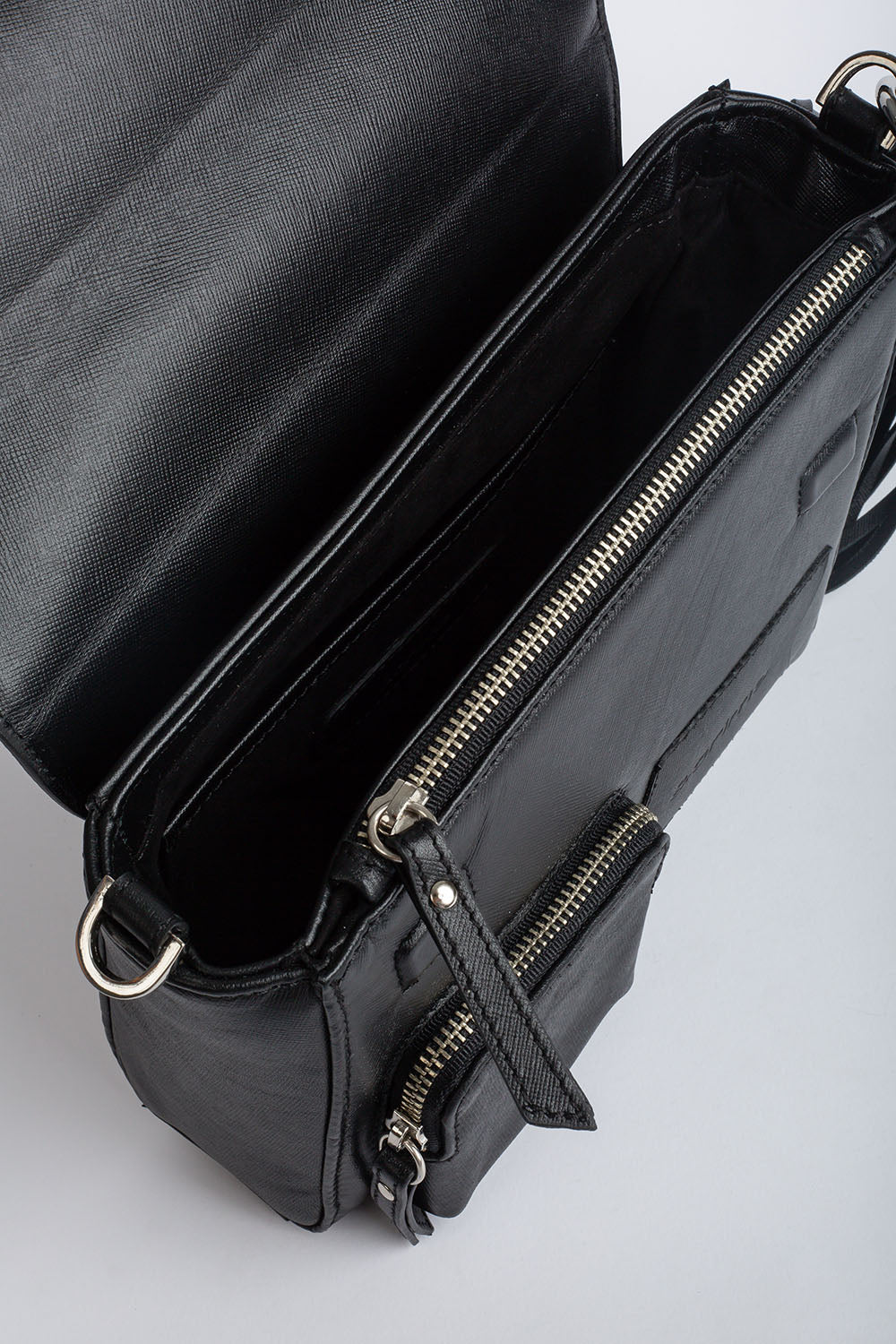 Clue Four Black